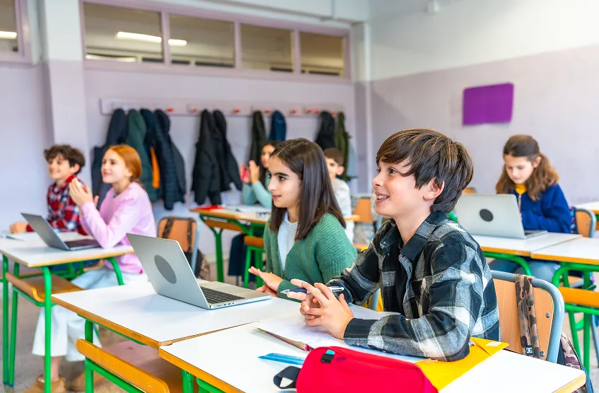 Frame (88) Frame (88)